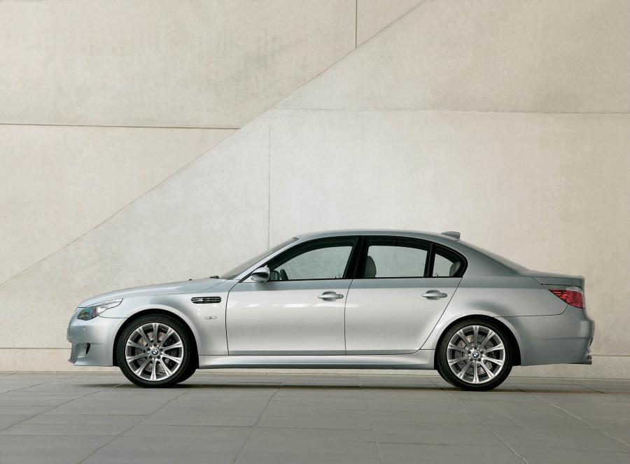  BMW M5 (E60) 2004 года  (WW) (фото 43 из 98)
